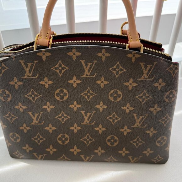 Louis Vuitton Monogram Petit Palais – Never Used - Picture 9 of 10